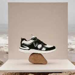 Womens Vionic Walk Parkside In White/Black -Vionic thumbnail c1d3b710 d70d 4447 bfdd 14cd13b0a308